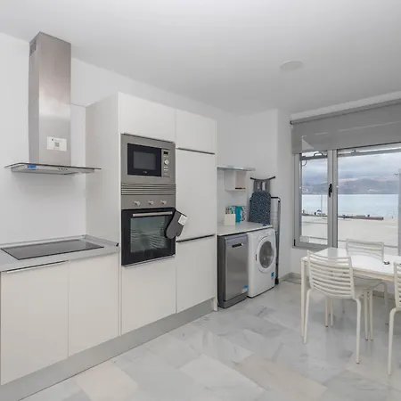 Bright Flat - Beachfront Canteras